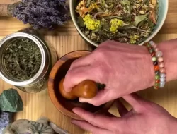 Apakah HIV/AIDS Bisa Diatasi dengan Penyelesaian Tradisional?